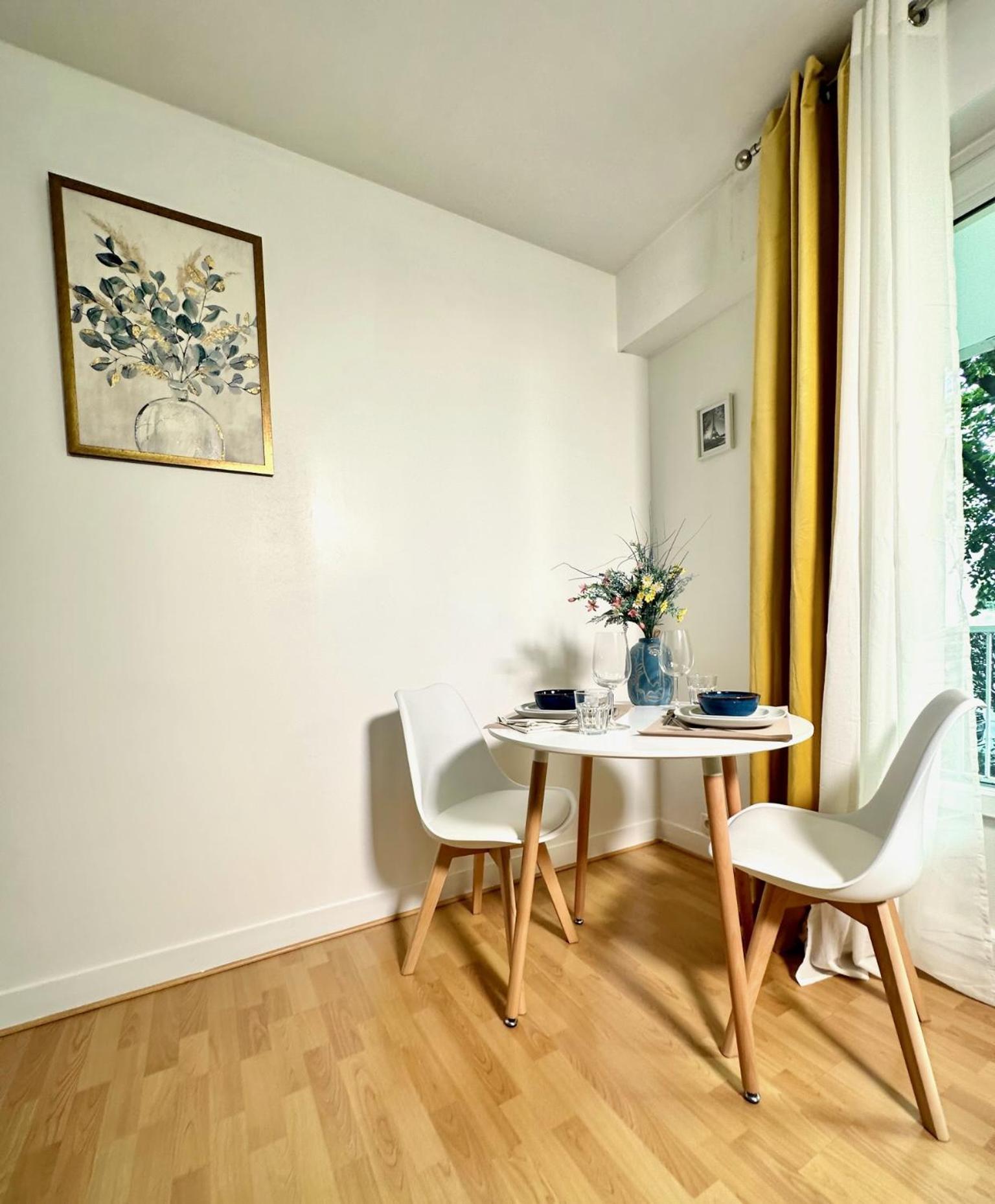 Appartamento Le Bleu Soleil - A 2 Min Du Metro - 7 Min De Paris Maisons-Alfort Esterno foto